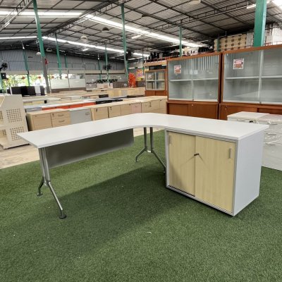 โต๊ะผู้บริหารทรง L (สีขาว)