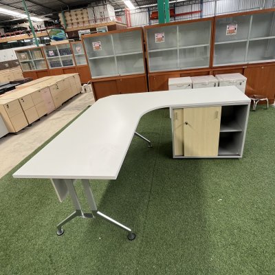 โต๊ะผู้บริหารทรง L (สีขาว)