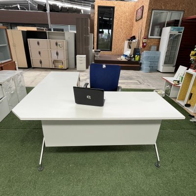 โต๊ะผู้บริหารทรง L (สีขาว)