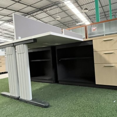 โต๊ะทำงานกลุ่มทรง L 4 ที่นั่ง (สีขาว)