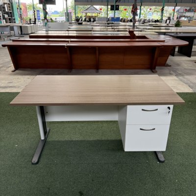 โต๊ะทำงานมีลิ้นชัก