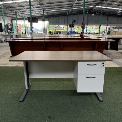 โต๊ะทำงานมีลิ้นชัก