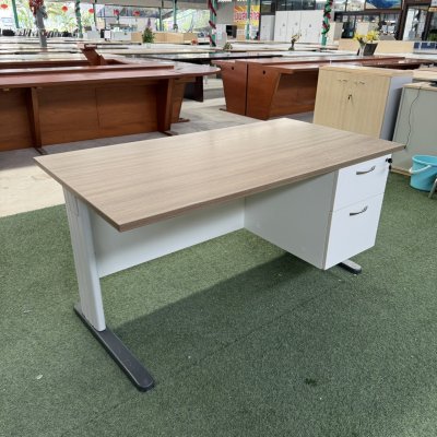 โต๊ะทำงานมีลิ้นชัก