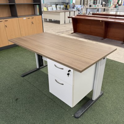 โต๊ะทำงานมีลิ้นชัก