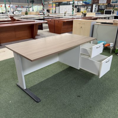 โต๊ะทำงานมีลิ้นชัก