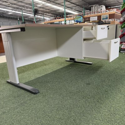 โต๊ะทำงานมีลิ้นชัก