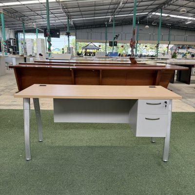 โต๊ะทำงานมีลิ้นชัก