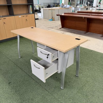 โต๊ะทำงานมีลิ้นชัก