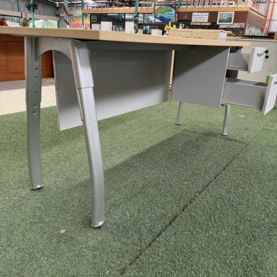 โต๊ะทำงานมีลิ้นชัก