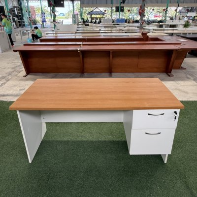 โต๊ะทำงานมีลิ้นชัก