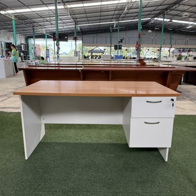 โต๊ะทำงานมีลิ้นชัก