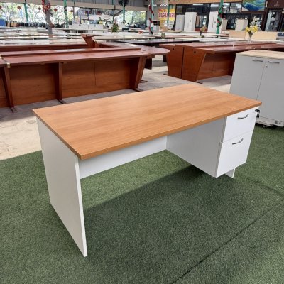 โต๊ะทำงานมีลิ้นชัก