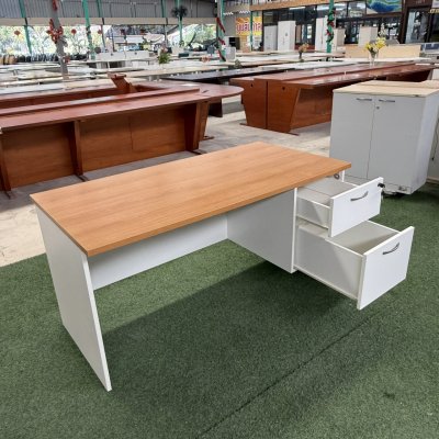 โต๊ะทำงานมีลิ้นชัก