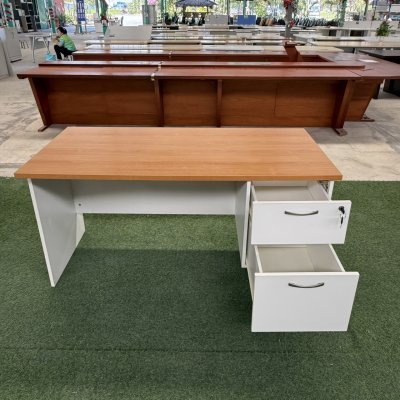 โต๊ะทำงานมีลิ้นชัก