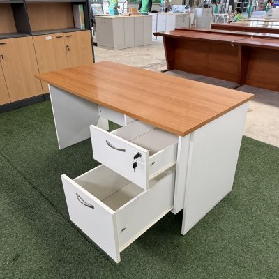 โต๊ะทำงานมีลิ้นชัก