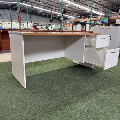 โต๊ะทำงานมีลิ้นชัก