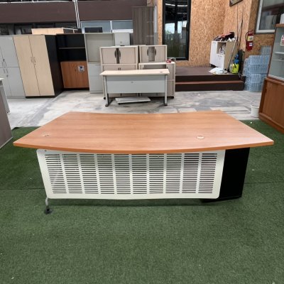 โต๊ะทำงานผู้บริหารทรงโค้ง