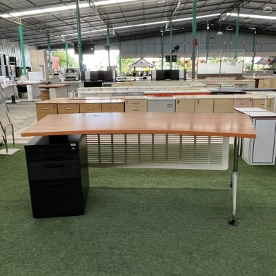 โต๊ะทำงานผู้บริหารทรงโค้ง