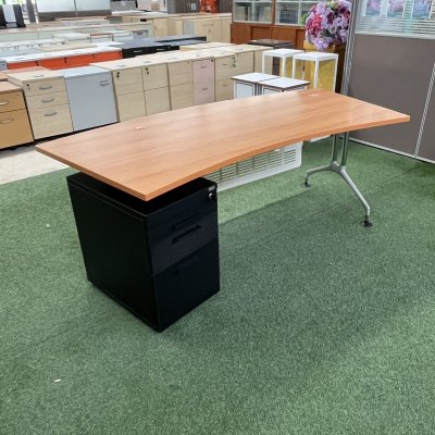 โต๊ะทำงานผู้บริหารทรงโค้ง