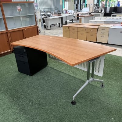 โต๊ะทำงานผู้บริหารทรงโค้ง