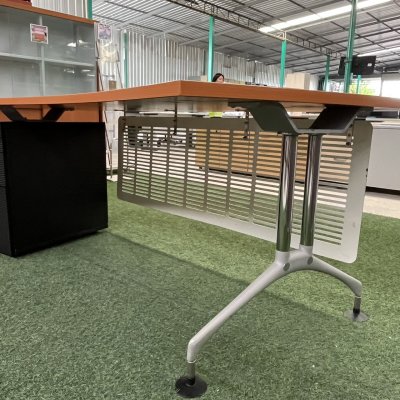 โต๊ะทำงานผู้บริหารทรงโค้ง