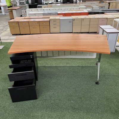 โต๊ะทำงานผู้บริหารทรงโค้ง