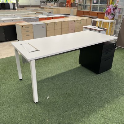 โต๊ะทำงานผู้บริหาร (สีขาว)