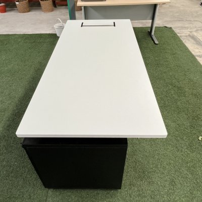 โต๊ะทำงานผู้บริหาร (สีขาว)