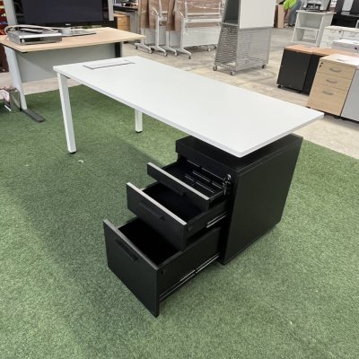 โต๊ะทำงานผู้บริหาร (สีขาว)