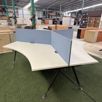 โต๊ะทำงานกลุ่ม 3 ที่นั่ง