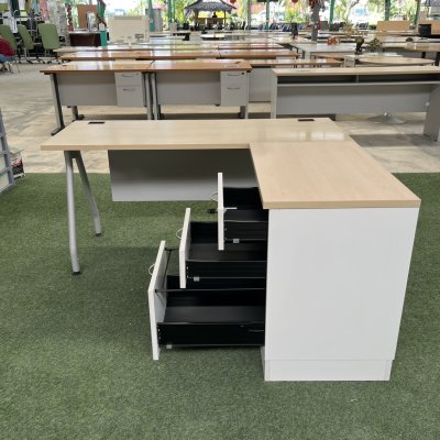 โต๊ะทำงานทรง L