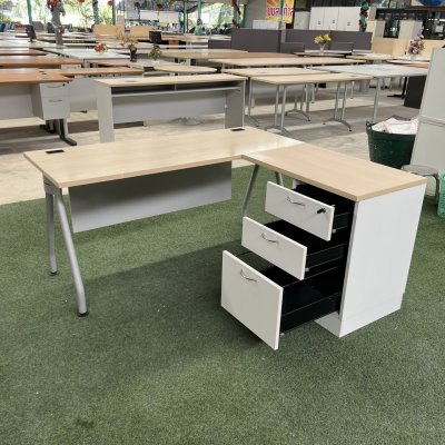 โต๊ะทำงานทรง L