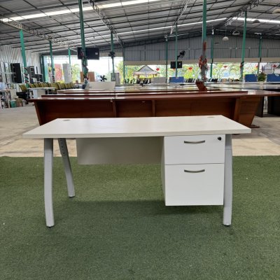 โต๊ะทำงานมีลิ้นชัก