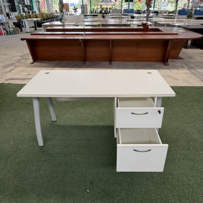 โต๊ะทำงานมีลิ้นชัก