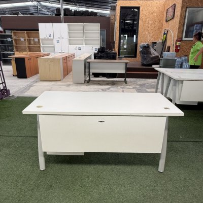 โต๊ะทำงานมีลิ้นชัก