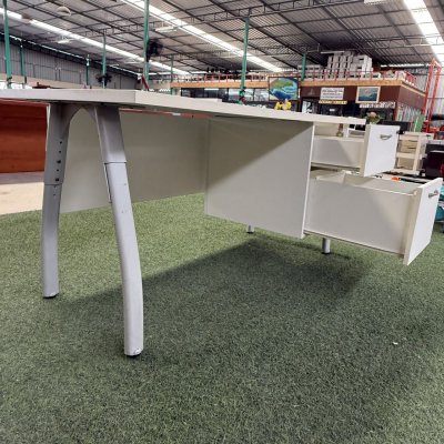 โต๊ะทำงานมีลิ้นชัก