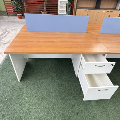 โต๊ะทำงานกลุ่ม 4 ที่นั่ง