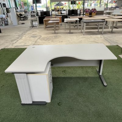 โต๊ะทำงานผู้บริหารทรง L (สีเทาอ่อน)