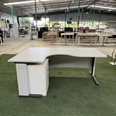 โต๊ะทำงานผู้บริหารทรง L (สีเทาอ่อน)