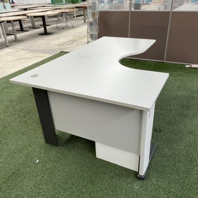 โต๊ะทำงานผู้บริหารทรง L (สีเทาอ่อน)