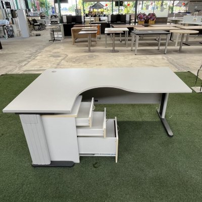 โต๊ะทำงานผู้บริหารทรง L (สีเทาอ่อน)