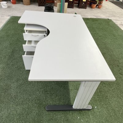 โต๊ะทำงานผู้บริหารทรง L (สีเทาอ่อน)