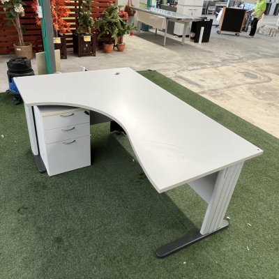 โต๊ะทำงานผู้บริหารทรง L (สีเทาอ่อน)