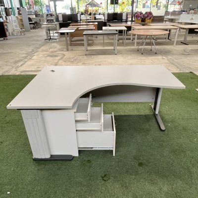 โต๊ะทำงานผู้บริหารทรง L (สีเทาอ่อน)