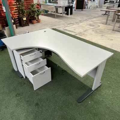 โต๊ะทำงานผู้บริหารทรง L (สีเทาอ่อน)