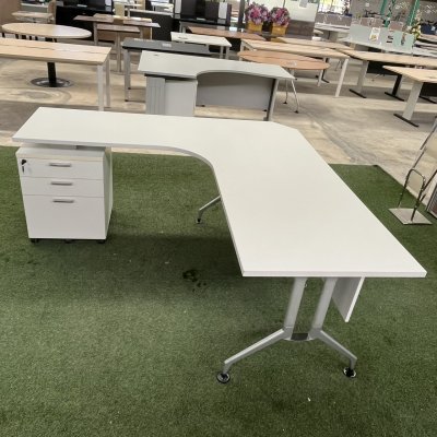 โต๊ะทำงานผู้บริหารทรง L (สีขาว)