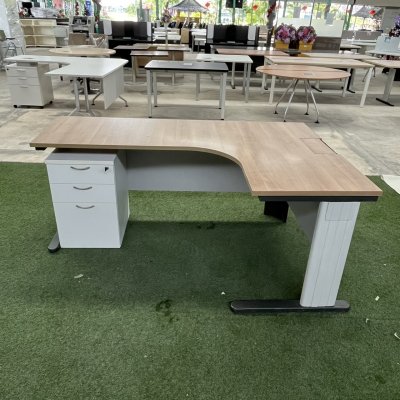 โต๊ะทำงานทรง L