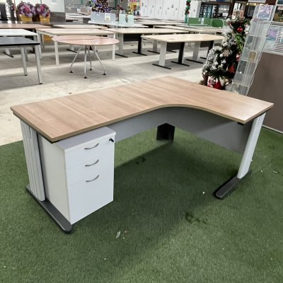 โต๊ะทำงานทรง L