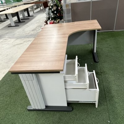 โต๊ะทำงานทรง L