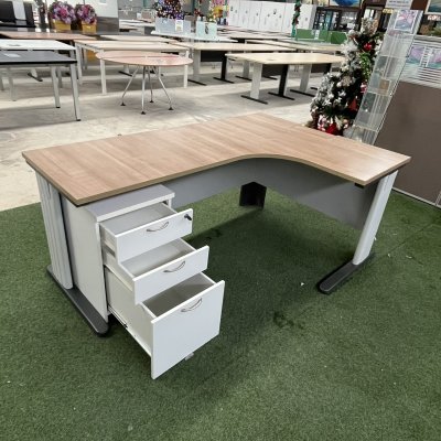 โต๊ะทำงานทรง L